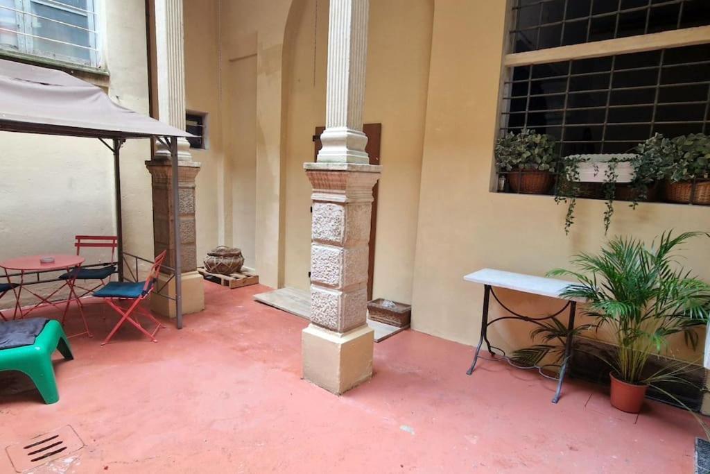 Central And Cozy Loft With Courtyard Bologna Exteriör bild