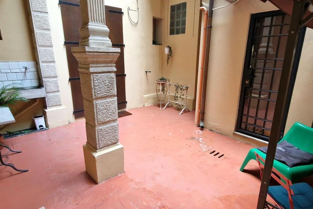 Central And Cozy Loft With Courtyard Bologna Exteriör bild